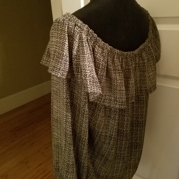 Shoulder Ruffle Blouse - Picture 4 of 4